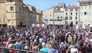 Mélenchon appelle "le peuple" à "déferler" à Paris