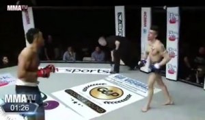 MMA : trop arrogant, un combattant se fait remettre à sa place et finit KO (vidéo)