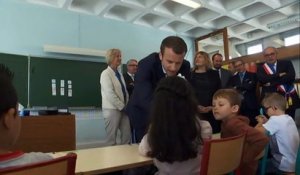 Rentrée scolaire : Emmanuel Macron visite trois classes d'une école de Forbach