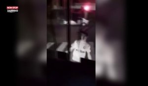 Brésil : un jeune homme ivre se frappe violemment la tête contre la vitre d'un bus (vidéo)