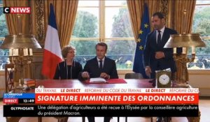 Emmanuel Macron signe en direct à la télévision les ordonnances réformant le droit du travail