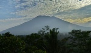 Volcan à Bali: plus de 75 000 évacués