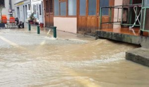 La Loue en crue : la ville d'Ornans sous les eaux