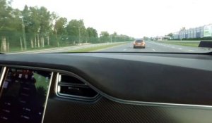 Surprise pendant une course entre une Tesla et une BMW