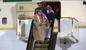 L'escalator en or du roi d'Arabie saoudite se bloque, il est obligé de descendre à pied