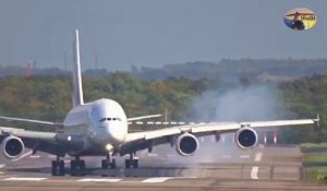 Atterrissage d'un A380 Emirates Airlines en pleine tempête