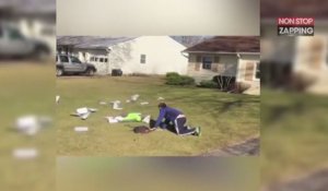 Un collégien perd tous ses devoirs à cause d’un coup de vent (Vidéo)