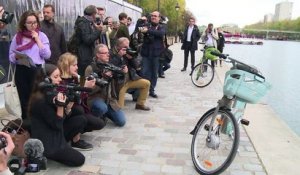 Vert ou bleu, le nouveau Vélib' présenté au public de Paris