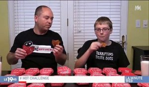 Connaissez-vous le #OneChipChallenge ? Découvrez le nouveau buzz qui affole les internautes - Regardez