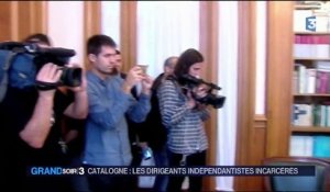 Catalogne : huit membres du gouvernement déchu placés en détention