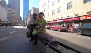 Deux Youtubeurs construisent des Speeders et parcourent les rues de New York.