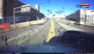 Une femme fait un violent accident de voiture en tentant un demi-tour sur l’autoroute (Vidéo)