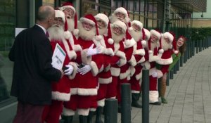 Londres: une école enseigne aux pères Noël l'art d'être magiques