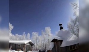 Une meteorite éclaire le ciel en pleine nuit en Laponie