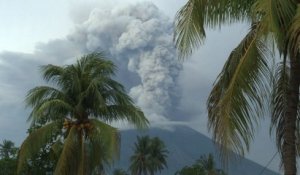 Volcan Agung: l'aéroport de Bali fermé pour le deuxième jour