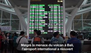 Malgré la menace du volcan à Bali, l'aéroport rouvre