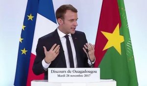 Macron au président du Burkina Faso: "Reste là ! Il est parti réparer la clim."