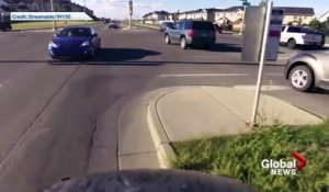 Un motard a la mauvaise idée de narguer la police