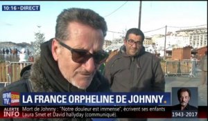 Ce fan de Johnny Hallyday lui rend hommage en chantant "Je te promets"