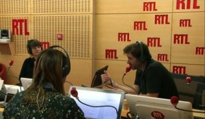 "Johnny Hallyday était très paternel", se rappelle Natasha St-Pier sur RTL