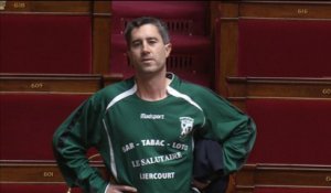 François Ruffin (LFI) crée la polémique en portant un maillot de foot dans l'hémicycle