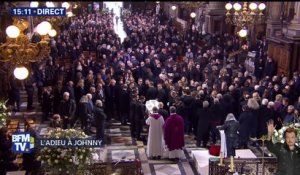 Hommage à Johnny Hallyday: Le cercueil quitte la place de la Madeleine