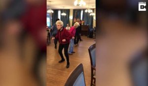 Mamie à 87 ans danse comme un fofolle !!