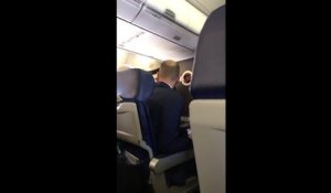 Surprise en train de fumer dans un avion, une femme menace de tuer tout le monde