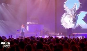 Julie Doré rend hommage à Johnny Hallyday durant son concert