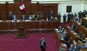 Pérou: le président évite la destitution au Parlement