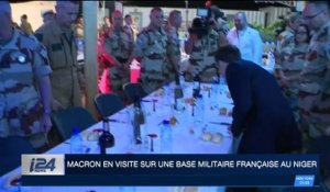 Macron en visite sur une base militaire française au Niger