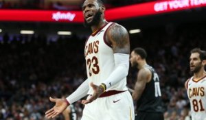 NBA - LeBron tombe contre un Carter rajeuni !