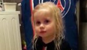 La plus jeune supportrice du PSG : fillette adorable et tellement drôle