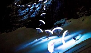 Un vol de nuit en speed riding avec un parapente lumineux (Chamonix)