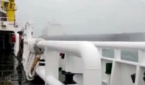 Possible catastrophe écologique en mer de Chine après un pétrolier en feu