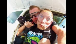 Une femme saute en parachute… Et perd son dentier !