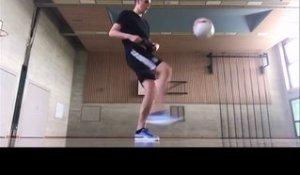 Marquer des paniers de baskets avec des jongles de foot !