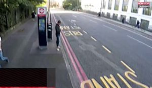 Elle se fait voler son téléphone par un homme en scooter (vidéo)