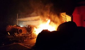 Morlaix. Les agriculteurs allument un feu devant le Géant