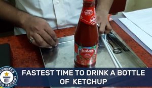 En quelques secondes il aspire cette bouteille de ketchup !
