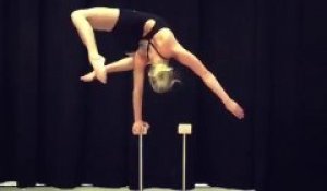 Cette gymnaste est extraordinaire !! Elle se tord en équilibre sur 1 bras !