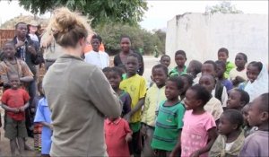 Ces enfants du Malawi écoutent du violon pour la première fois