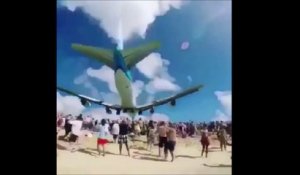 Cette plage se trouve au pied d'un aéroport, frôlée par les avions