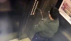 Un enfant fait bugger un ascenseur avec son pipi