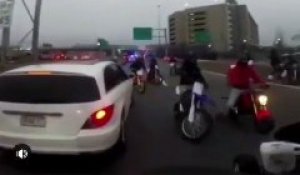 La police encercle une bande de motards mais ils réussissent à prendre la fuite