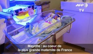 Mayotte: au coeur de la plus grande maternité de France
