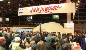Macron inaugure l'édition 2018 du Salon du livre