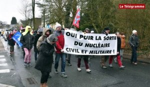 Marche à Brennilis. Une centaine d'opposants contre le nucléaire civil et militaire.