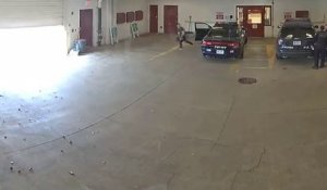 Un détenu profite d'une porte de garage qui se ferme pour s'évader