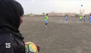 "Sister Coach", la première femme entraîneure d'une équipe de football masculine au Soudan